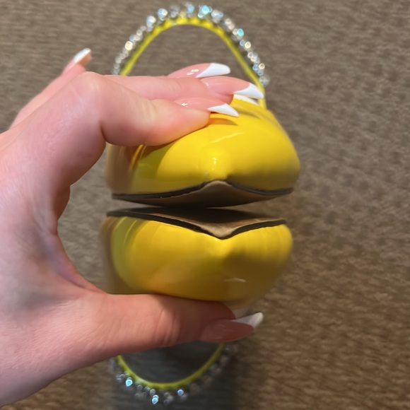 Yellow pointed toe flats - Picture 7 of 7